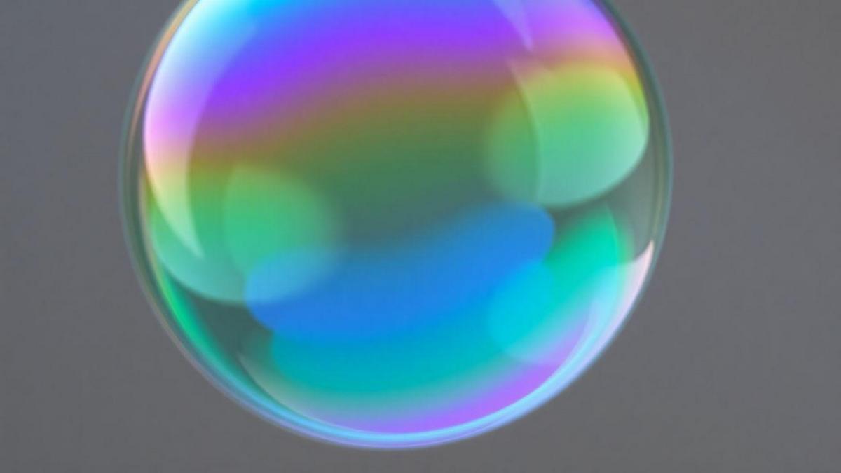 Mathematics behind soap bubbles and iridescent colors